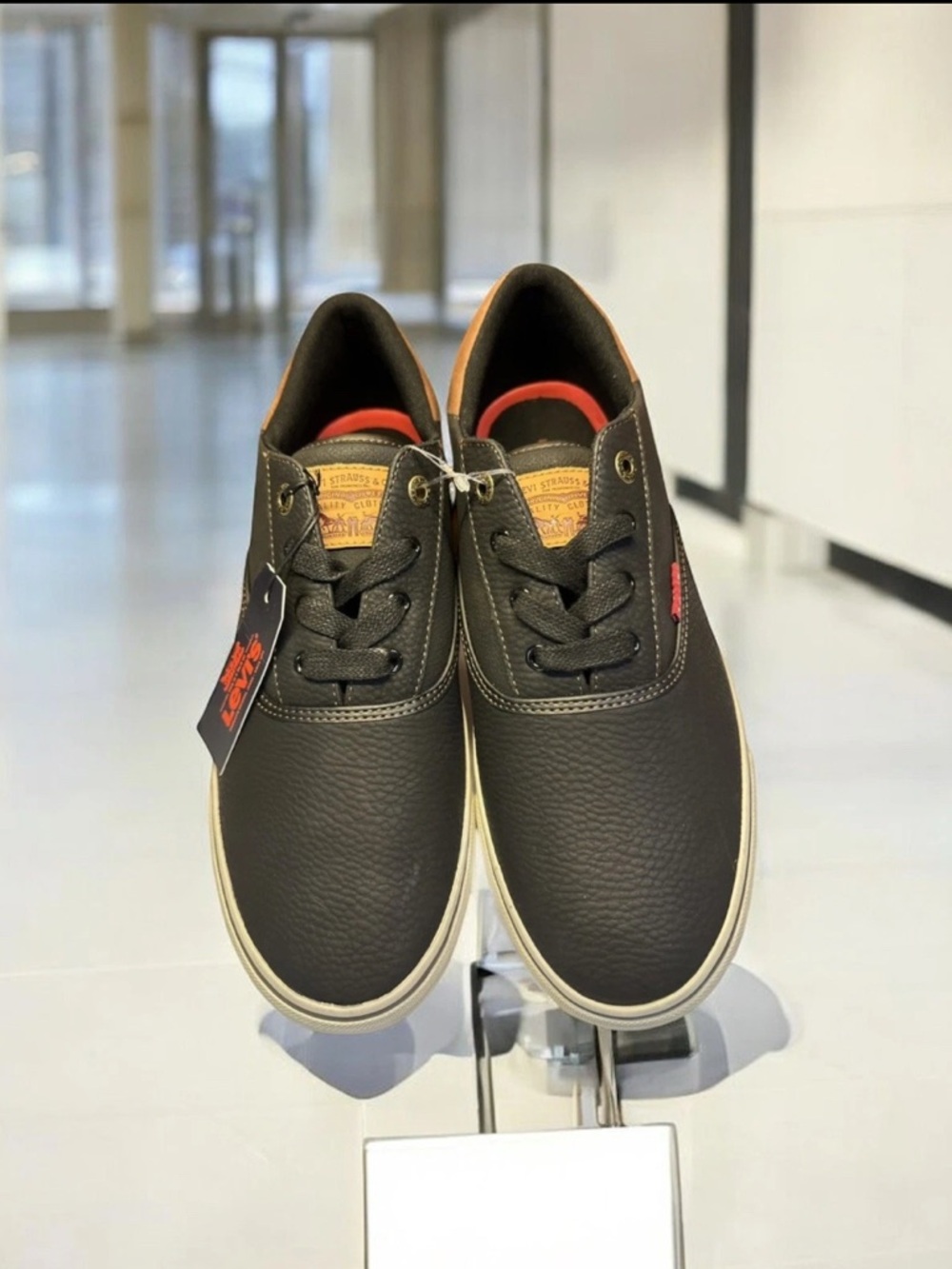 Levi’s Men’s Black Low Top Sneakers Size 10.5 NWT Casual Lace-Up Shoes